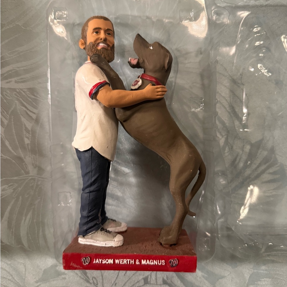 WASHINGTON NATIONALS Jayson Werth & Magnus Dog Figurine & Bobblehead (2016)